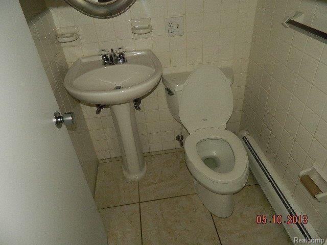 15751 Wick Road Allen Park, MI 48101 - Photo 9 of 19 half Bath
