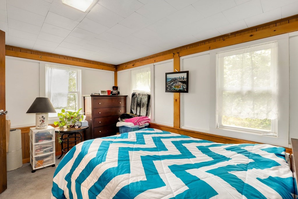 69 R Eastern Avenue Woburn, MA 01801 - Photo 25 of 35 a bedroom with a bed and a potted plant