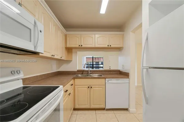 $2,150 | 561 Northwest 100th Place, Unit 201, Pembroke Pines, FL 33024