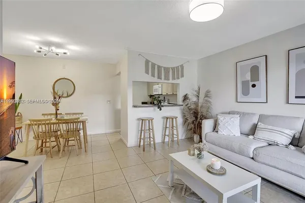 $2,150 | 561 Northwest 100th Place, Unit 201, Pembroke Pines, FL 33024