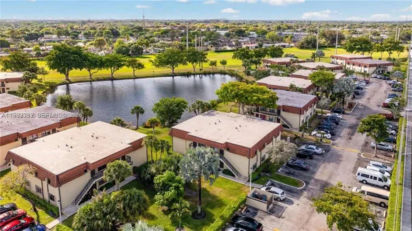 $2,150 | 561 Northwest 100th Place, Unit 201, Pembroke Pines, FL 33024
