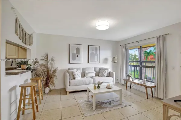 $2,150 | 561 Northwest 100th Place, Unit 201, Pembroke Pines, FL 33024