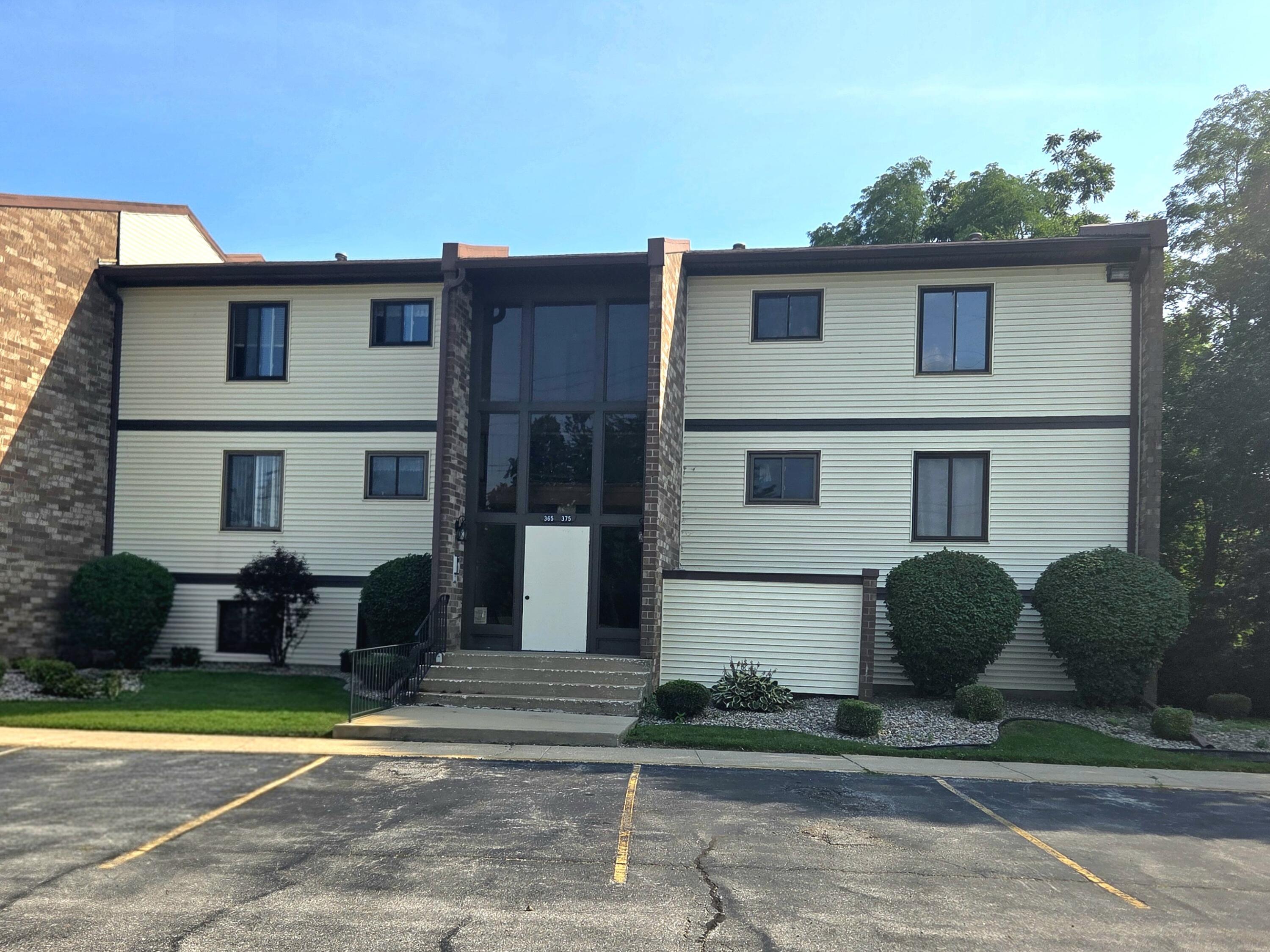 369 Summit Court West Crown Point, IN 46307 - Photo 1 of 16 3000x2250