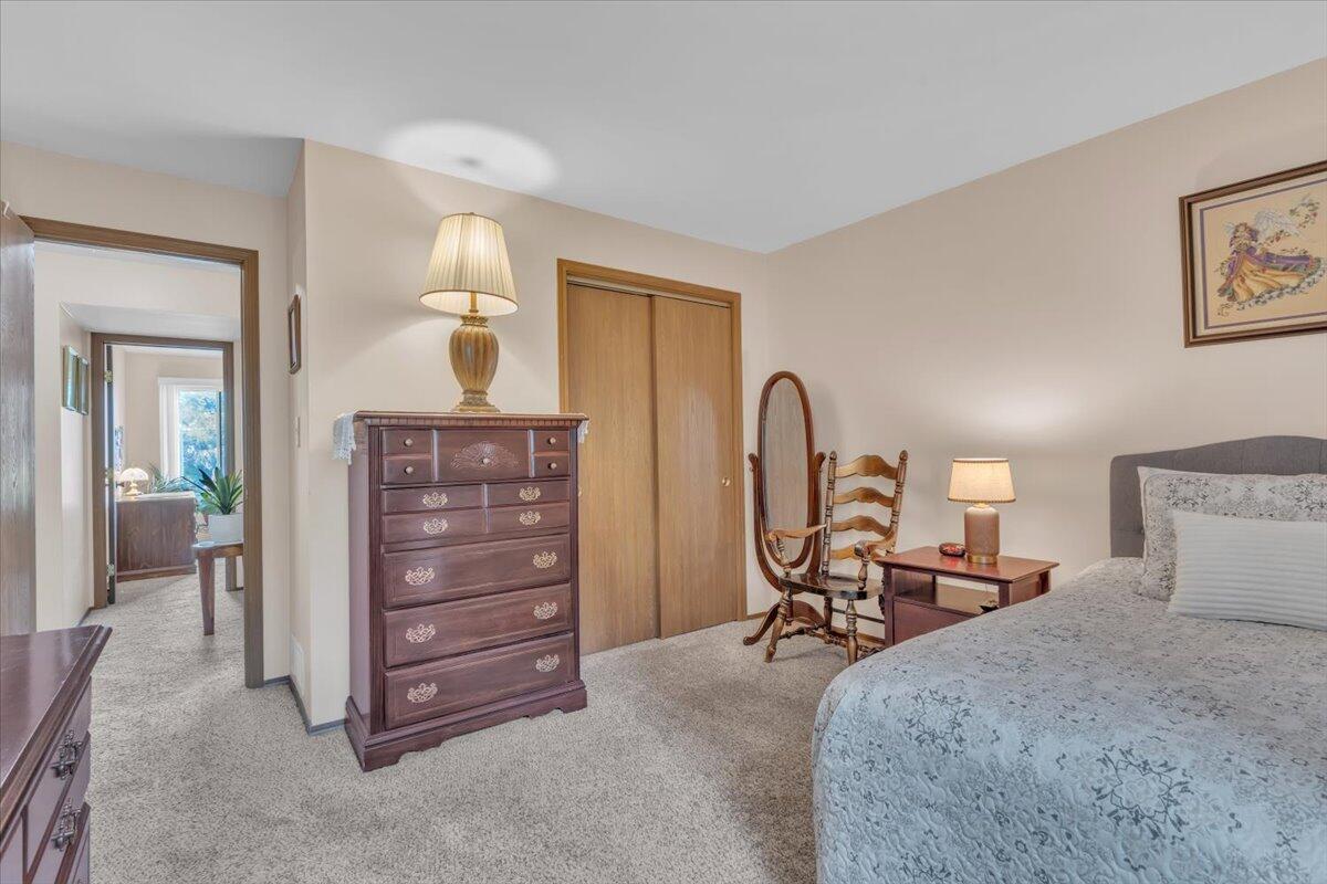 369 Summit Court West Crown Point, IN 46307 - Photo 13 of 16 1200x800