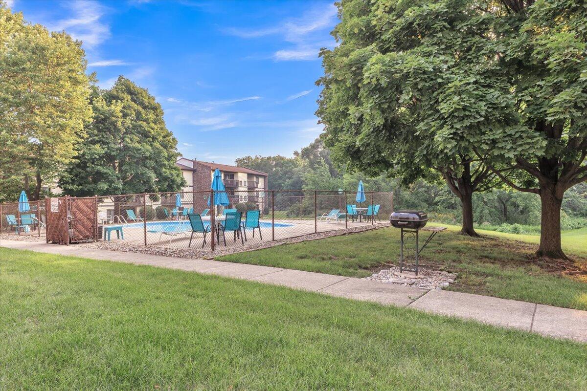 369 Summit Court West Crown Point, IN 46307 - Photo 14 of 16 1200x800