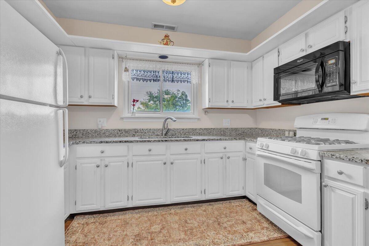 369 Summit Court West Crown Point, IN 46307 - Photo 5 of 16 1200x800