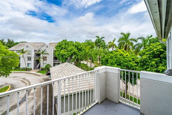 $2,350 | 11185 Southwest 6th Street, Unit 301, Pembroke Pines, FL 33025