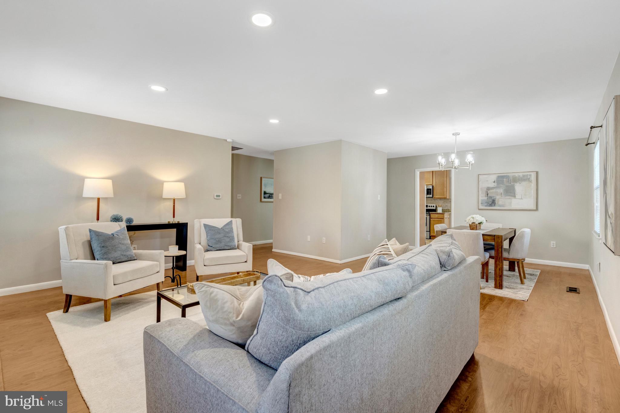13128 Moss Ranch Lane Fairfax, VA 22033 - Photo 26 of 56 a living room with furniture and a couch