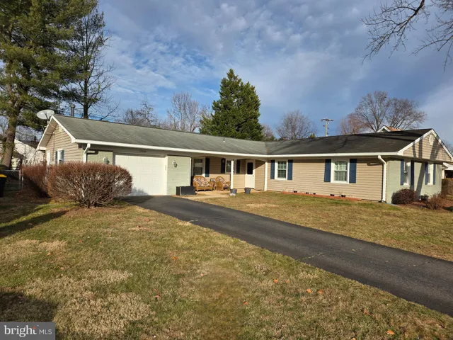 $784,000 | 13128 Moss Ranch Lane, Fairfax, VA 22033