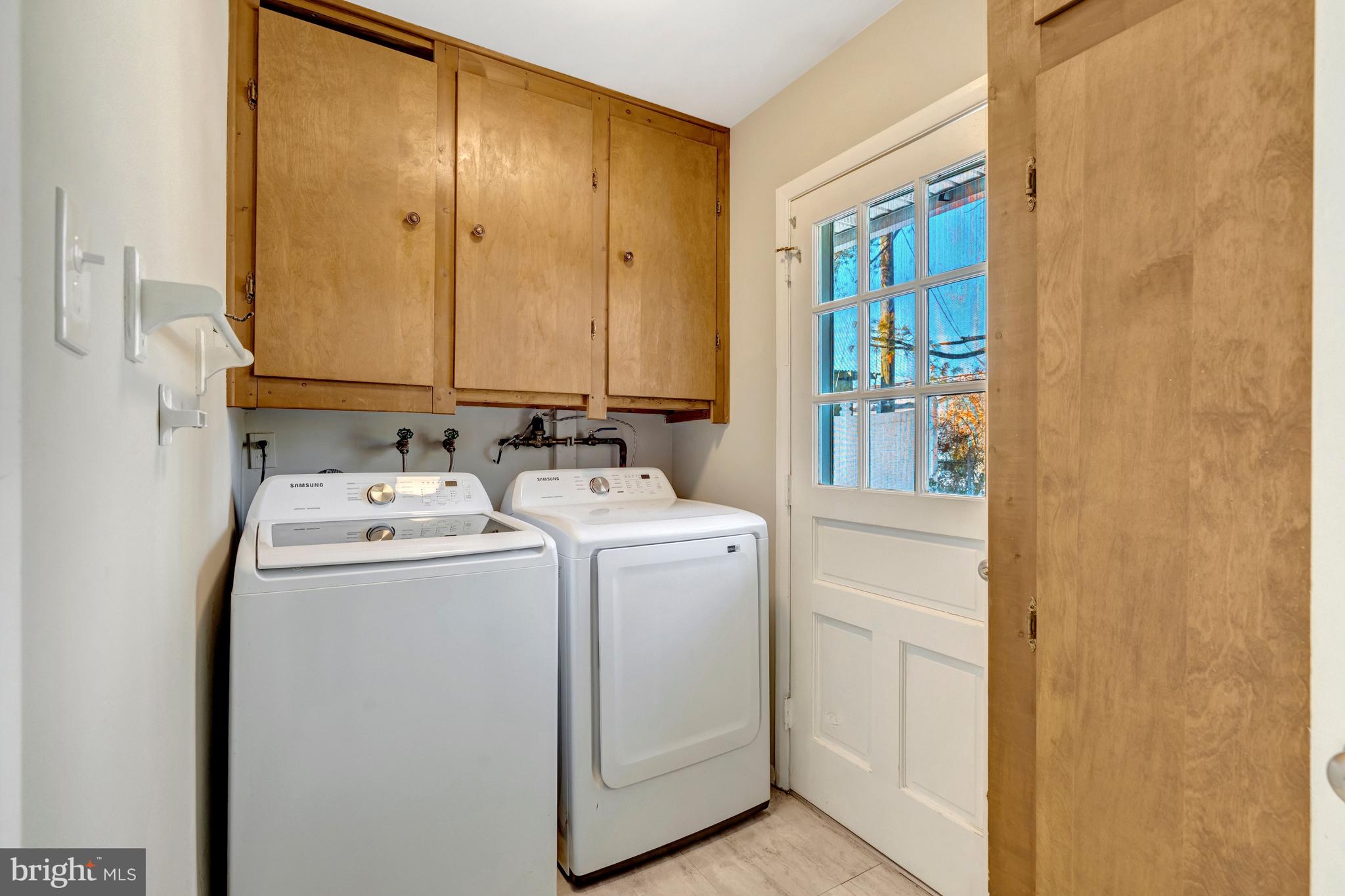 13128 Moss Ranch Lane Fairfax, VA 22033 - Photo 48 of 56 a utility room with dryer and washer