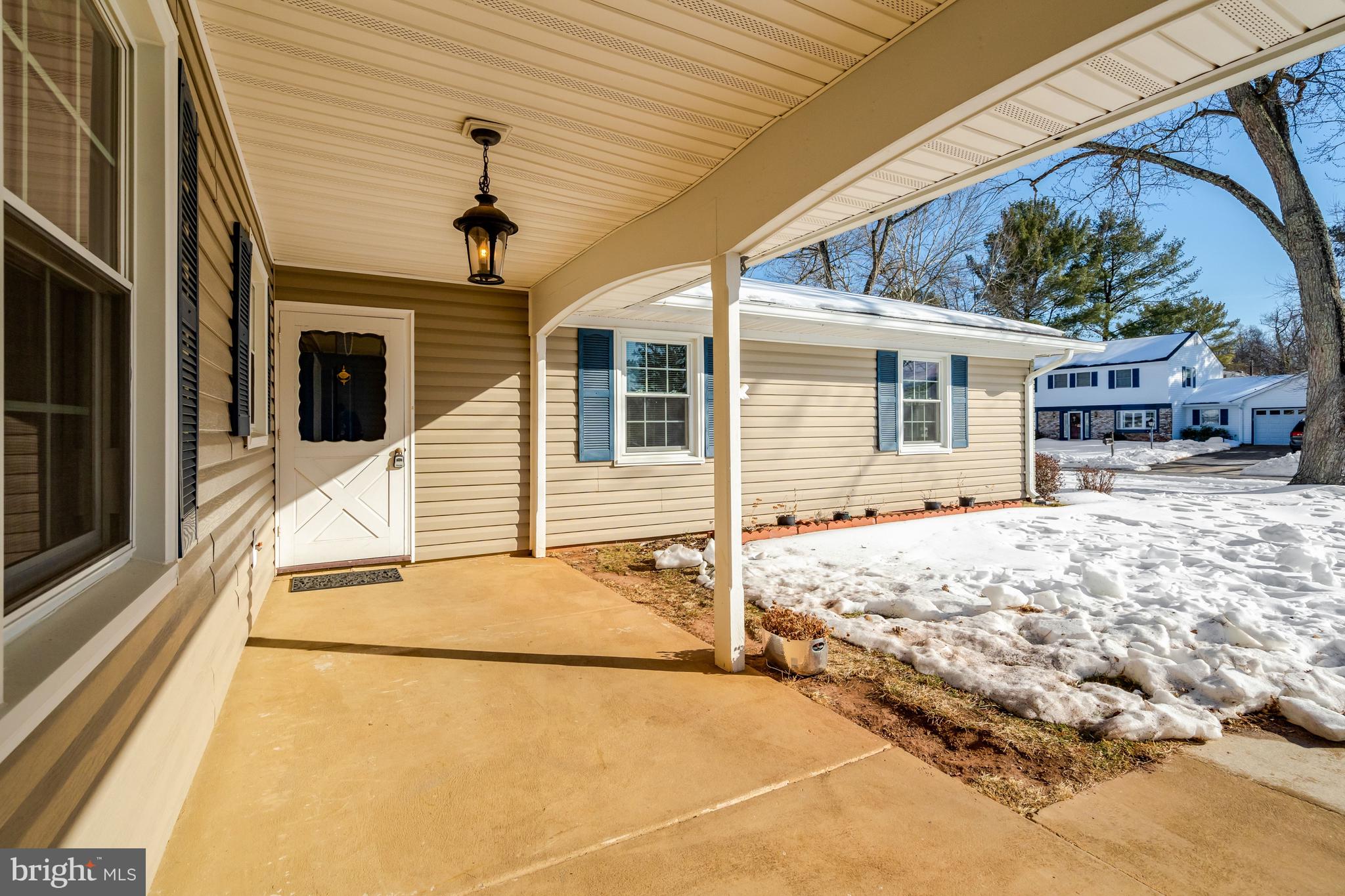 13128 Moss Ranch Lane Fairfax, VA 22033 - Photo 8 of 56