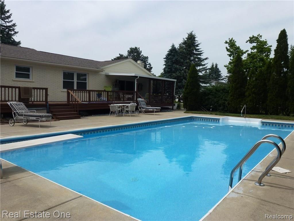 1544 Biggers Drive Rochester, MI 48309 - Photo 40 of 42 P1050883.JPG