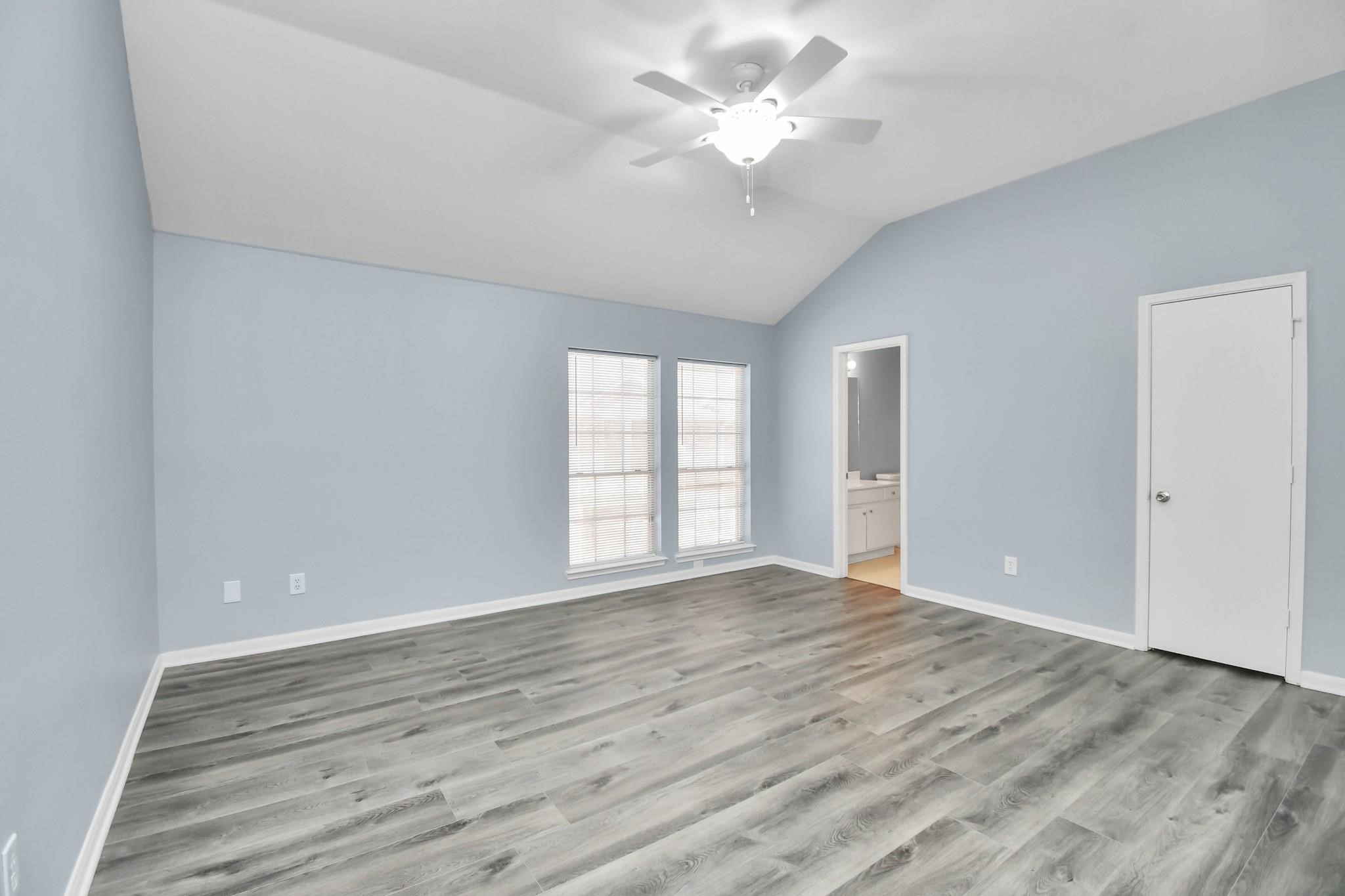 10403 Shadow Oaks Drive, Unit 3A Houston, TX 77043 - Photo 10 of 25 Primary Bedroom
