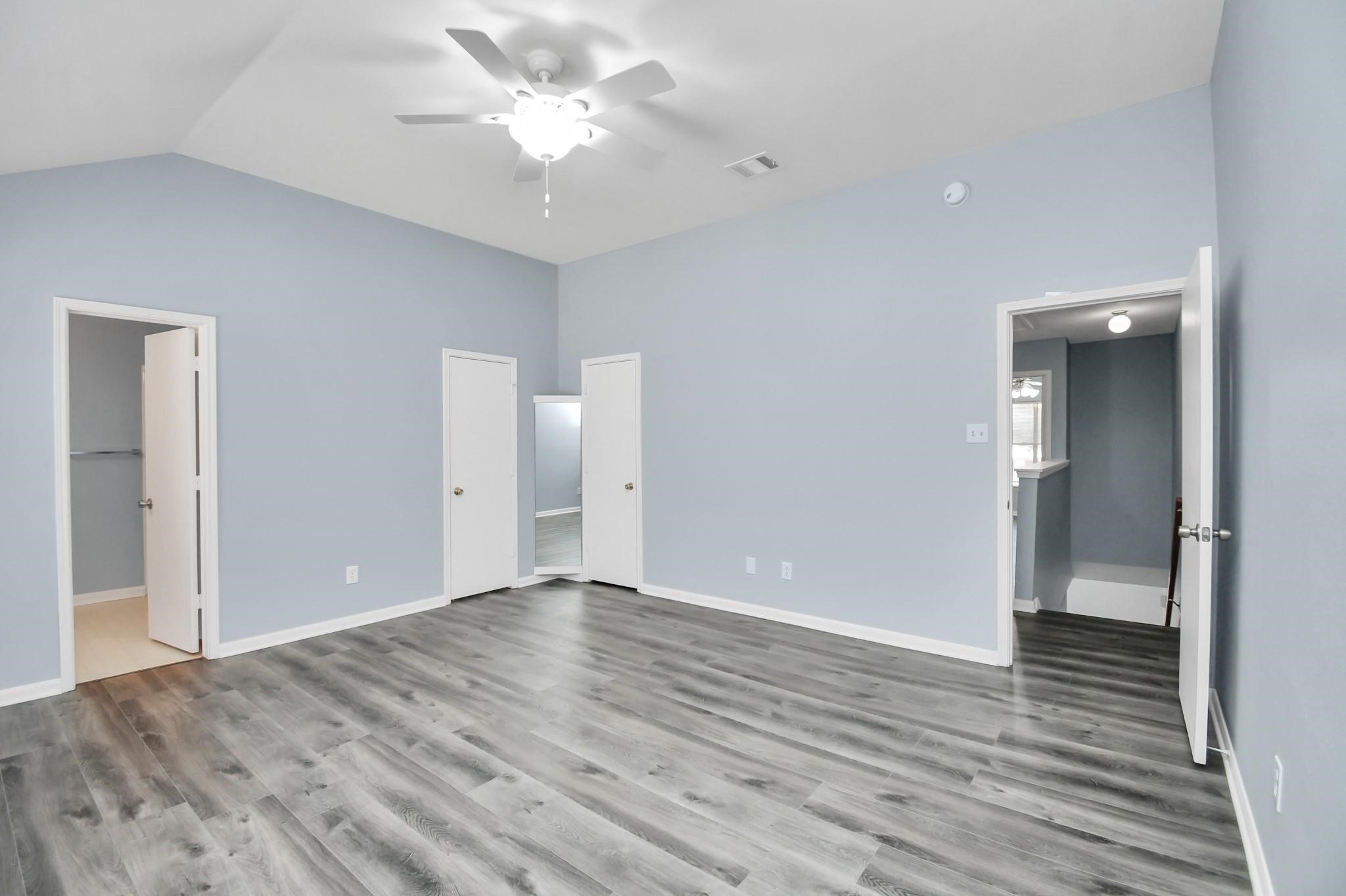 10403 Shadow Oaks Drive, Unit 3A Houston, TX 77043 - Photo 15 of 30 Primary Bedroom