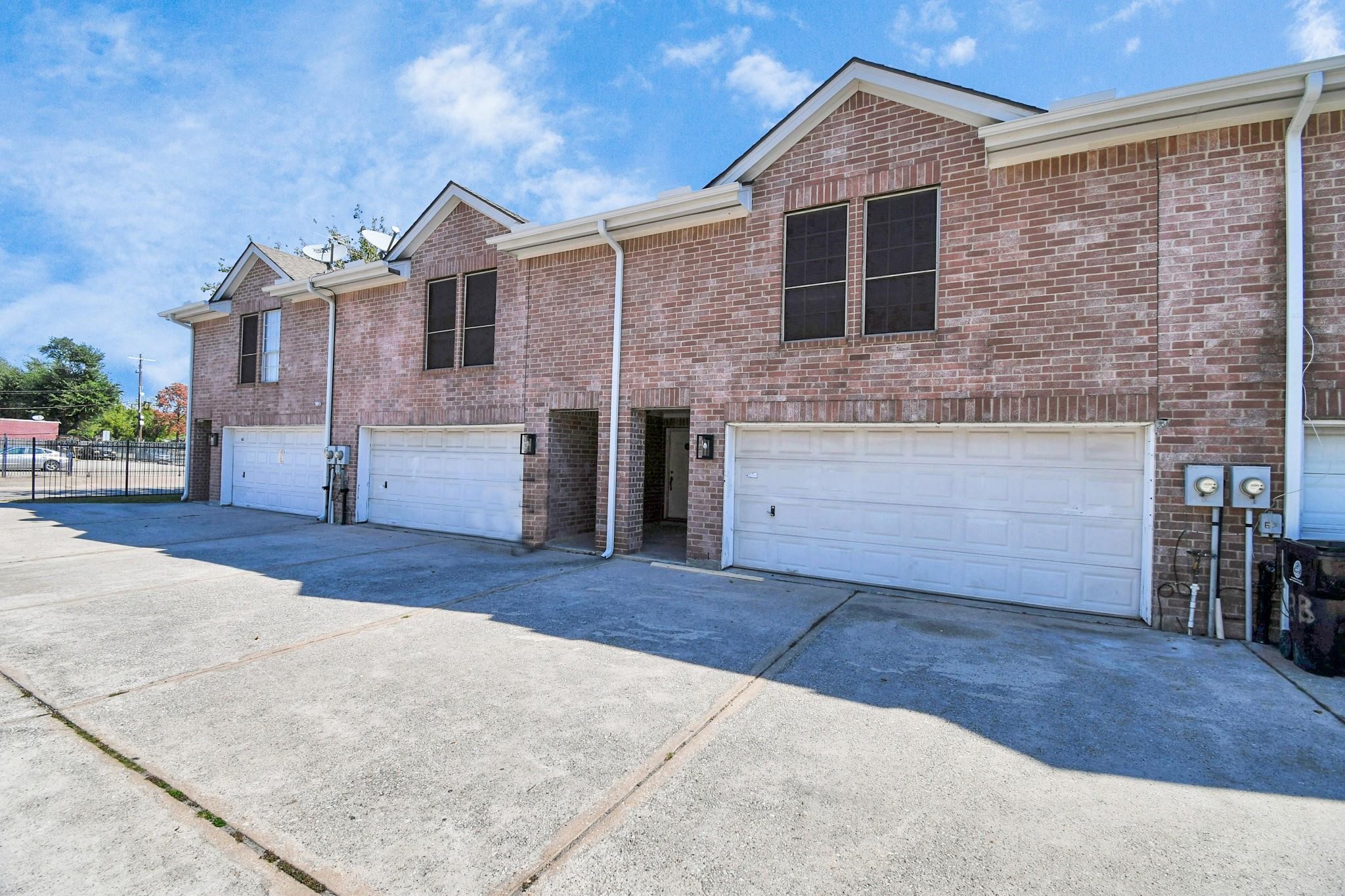 10403 Shadow Oaks Drive, Unit 3A Houston, TX 77043 - Photo 24 of 25 private 2 car garage attached