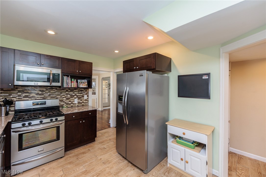 2199 Barrington Road Cleveland, OH 44118 - Photo 14 of 50