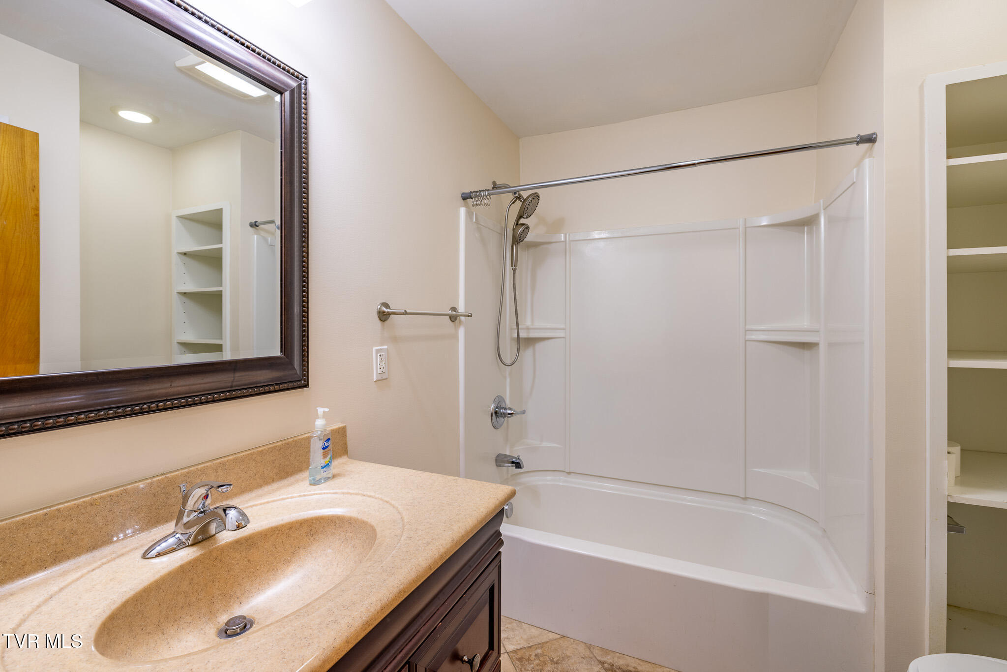 532 Bays View Road Kingsport, TN 37660 - Photo 14 of 41 1R9A1899-HDR