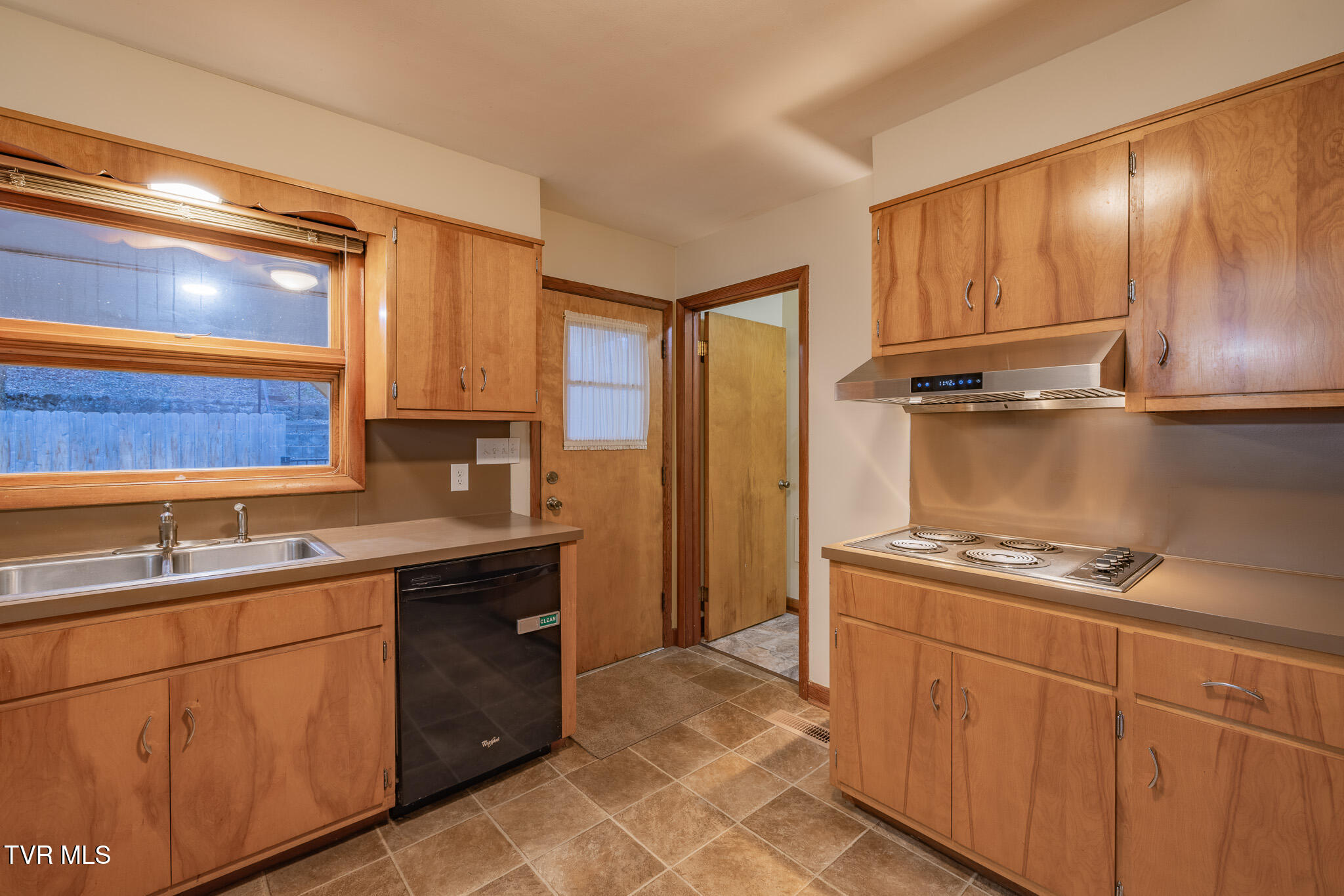 532 Bays View Road Kingsport, TN 37660 - Photo 22 of 41 1R9A1884-HDR