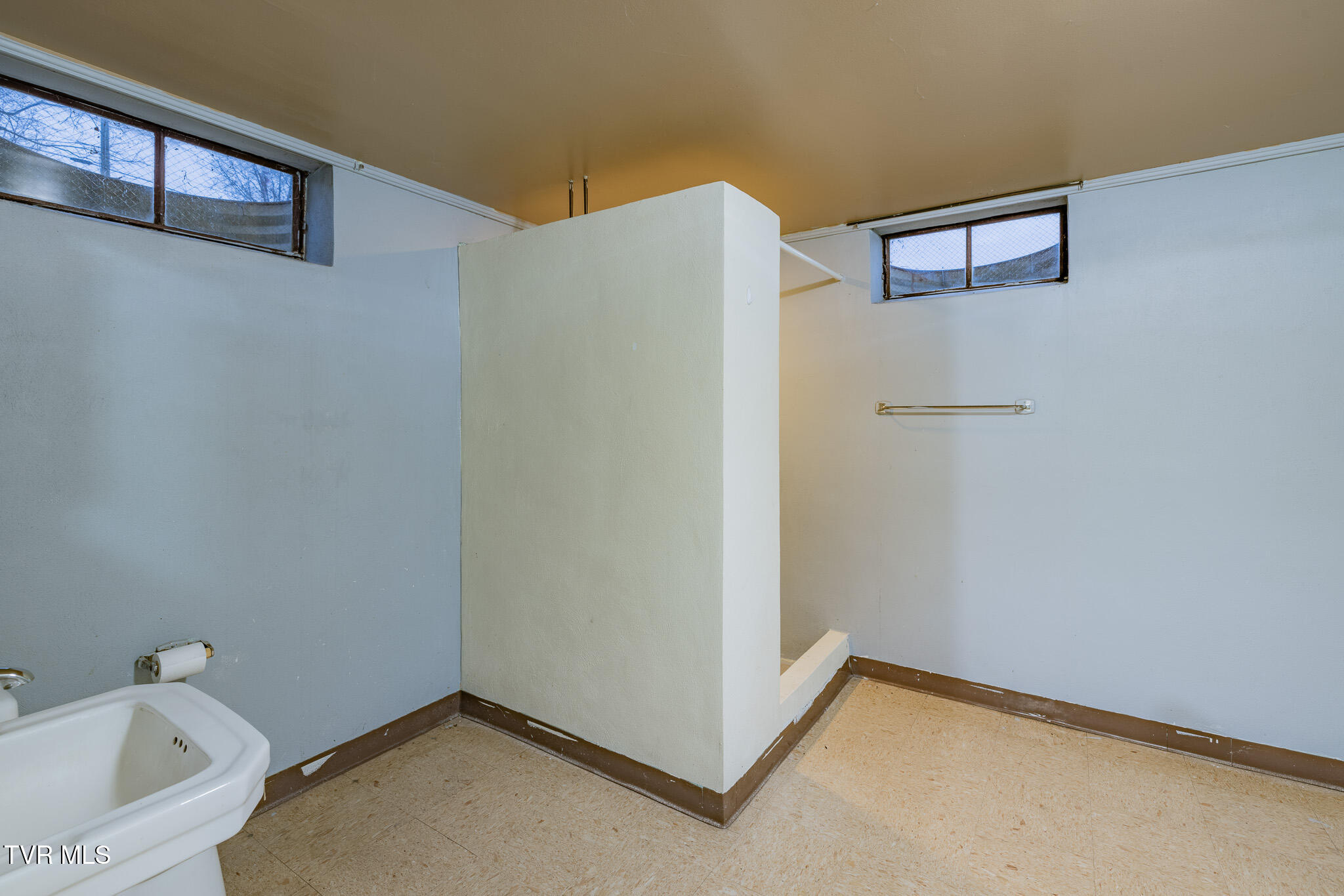 532 Bays View Road Kingsport, TN 37660 - Photo 31 of 41 1R9A1947-HDR