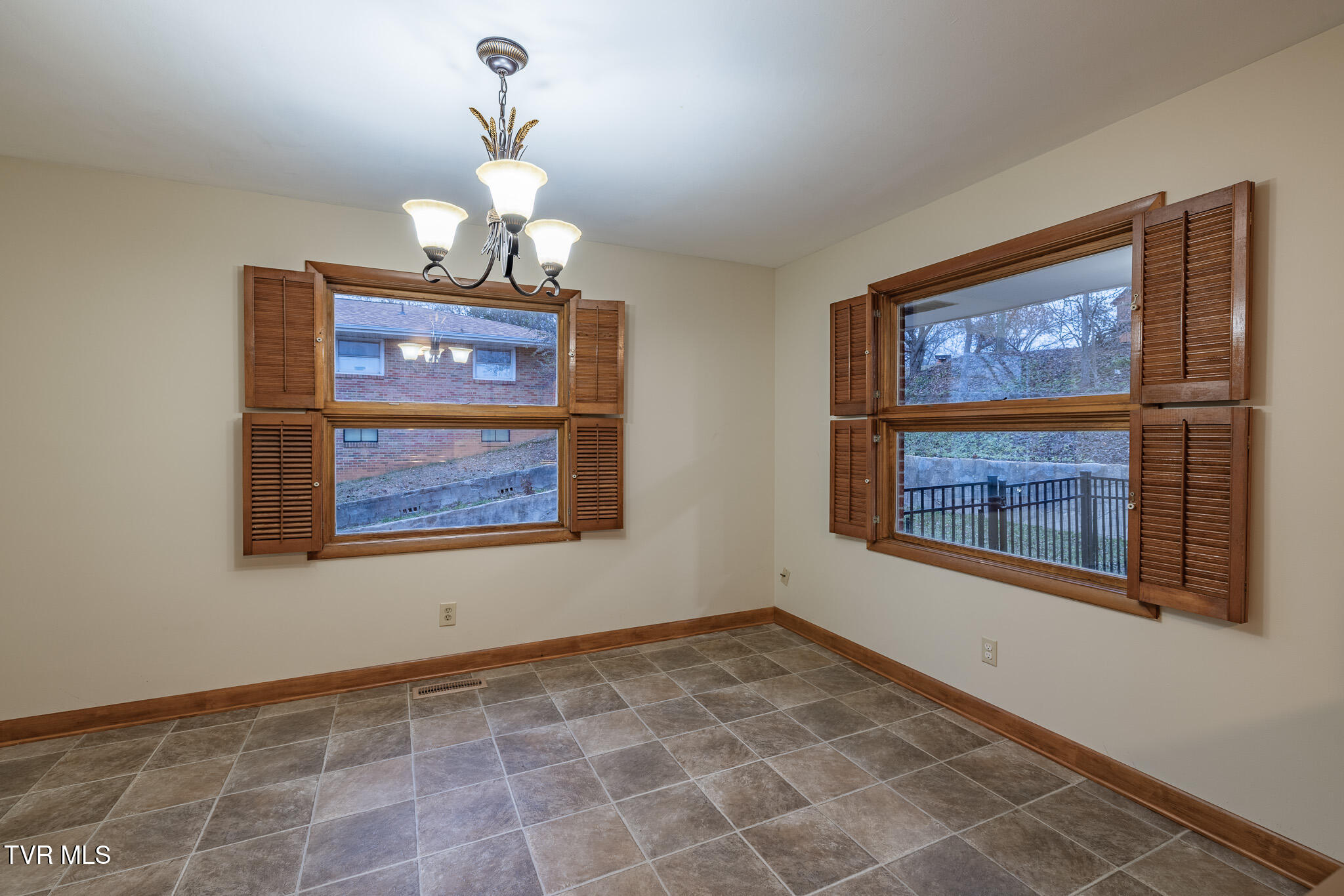 532 Bays View Road Kingsport, TN 37660 - Photo 8 of 41 1R9A1878-HDR