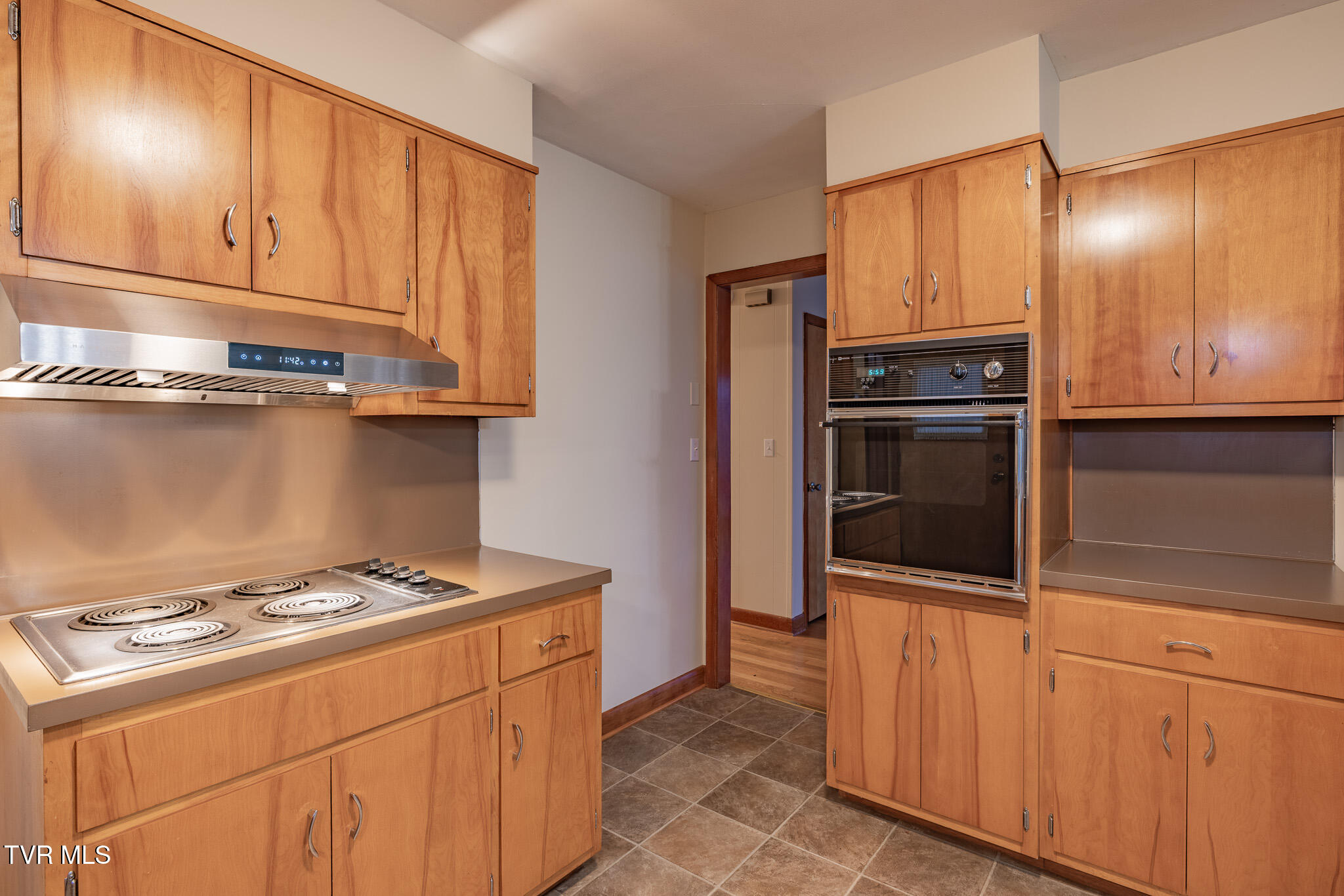 532 Bays View Road Kingsport, TN 37660 - Photo 10 of 41 1R9A1887-HDR