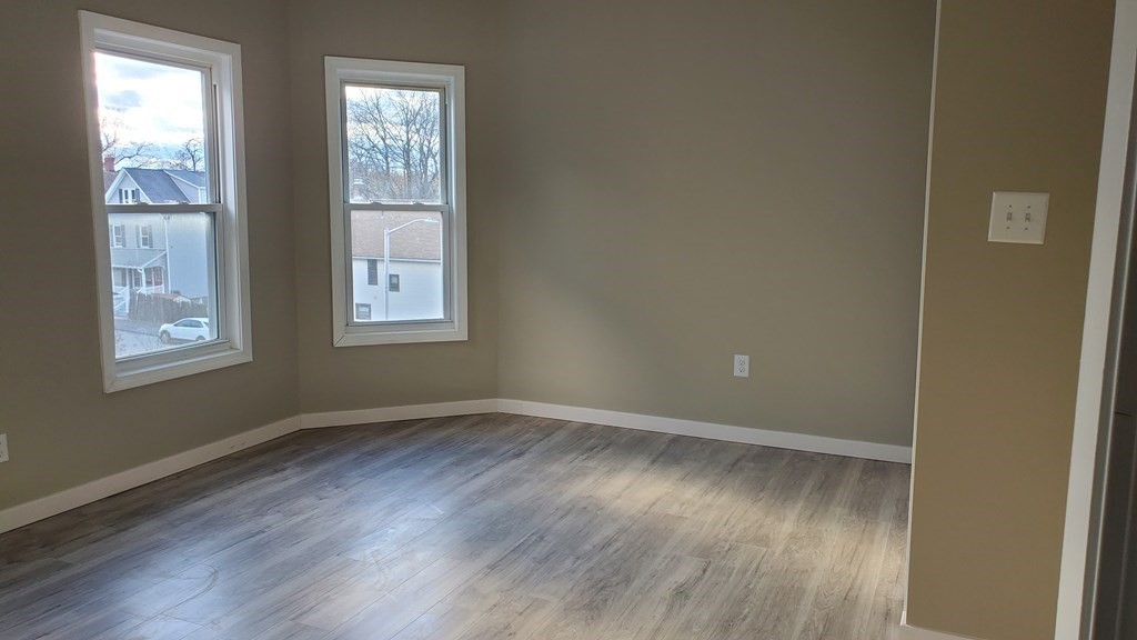 27 Mckinley Road Worcester, MA 01605 - Photo 5 of 23 Gallery Image 5