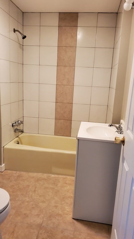 27 Mckinley Road Worcester, MA 01605 - Photo 6 of 23 Gallery Image 6