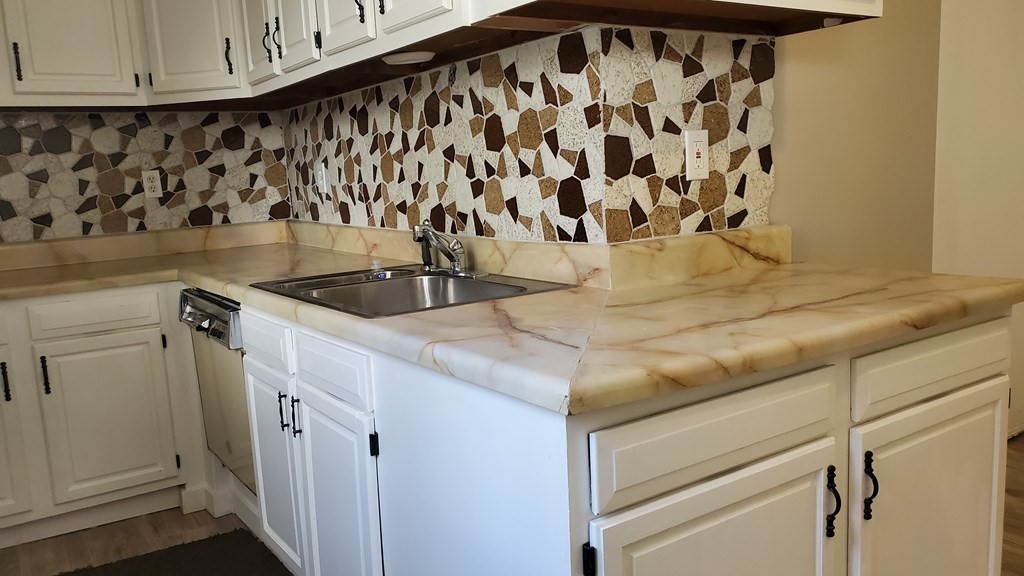 27 Mckinley Road Worcester, MA 01605 - Photo 7 of 23 Gallery Image 7