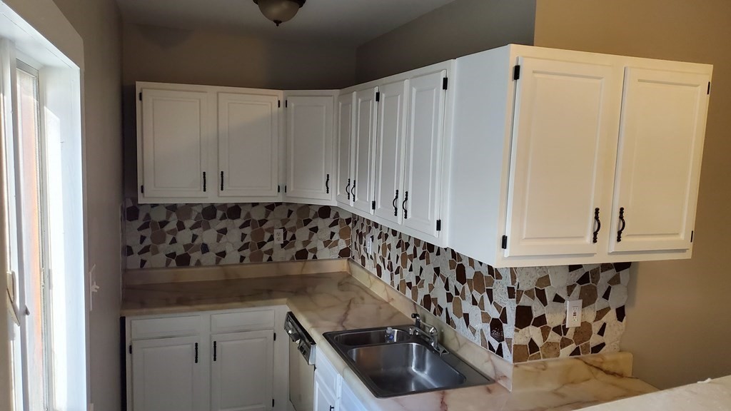 27 Mckinley Road Worcester, MA 01605 - Photo 8 of 23 Gallery Image 8