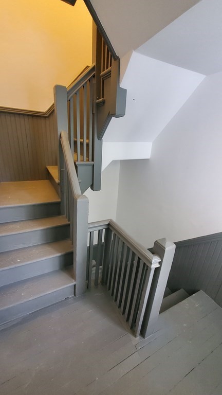 27 Mckinley Road Worcester, MA 01605 - Photo 9 of 23 Gallery Image 9