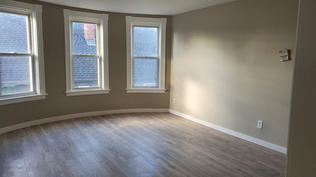 27 Mckinley Road Worcester, MA 01605 - Photo 10 of 23 Gallery Image 10