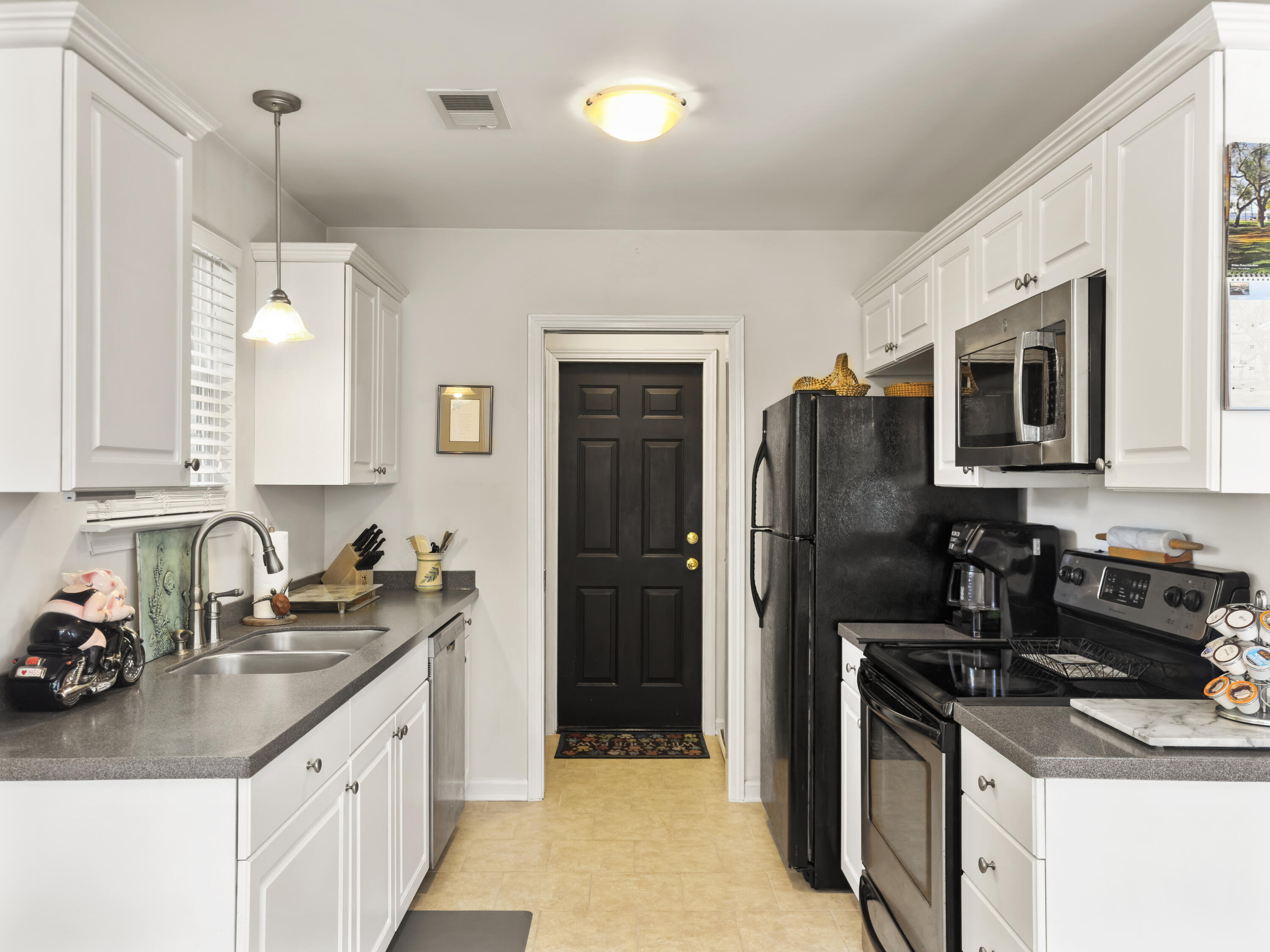 1921 Old Parsonage Road Charleston, SC 29414 - Photo 19 of 27 19.Kitchen