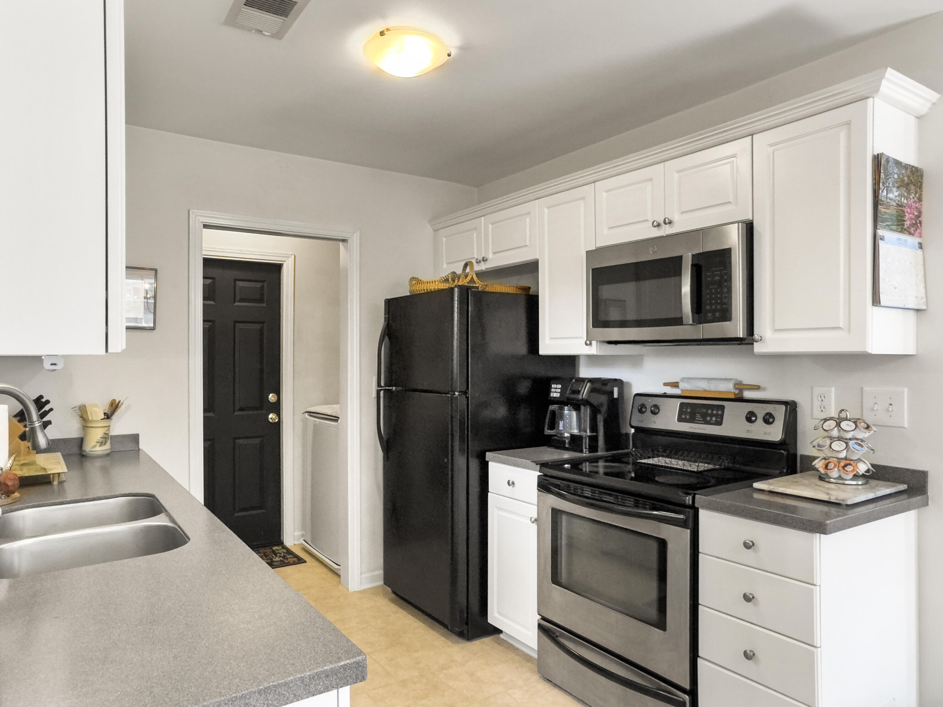 1921 Old Parsonage Road Charleston, SC 29414 - Photo 20 of 27 20.Kitchen