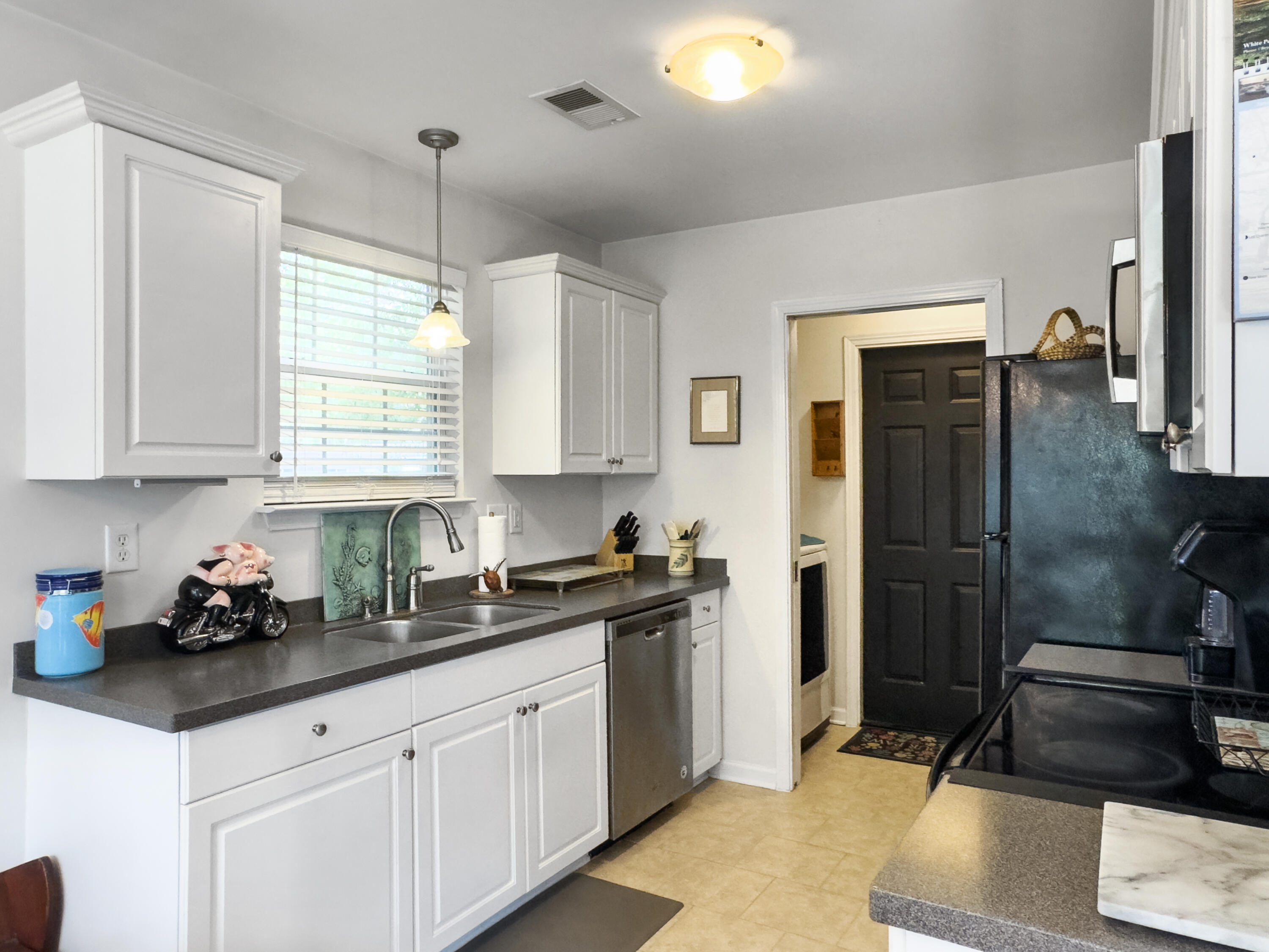 1921 Old Parsonage Road Charleston, SC 29414 - Photo 21 of 27 21.Kitchen