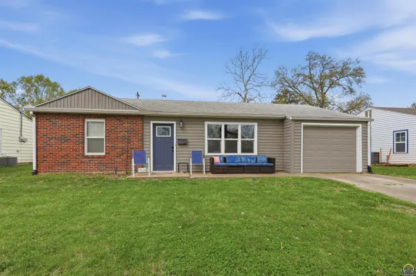 $165,000 | 2321 Southwest Morningside Road, Topeka, KS 66614