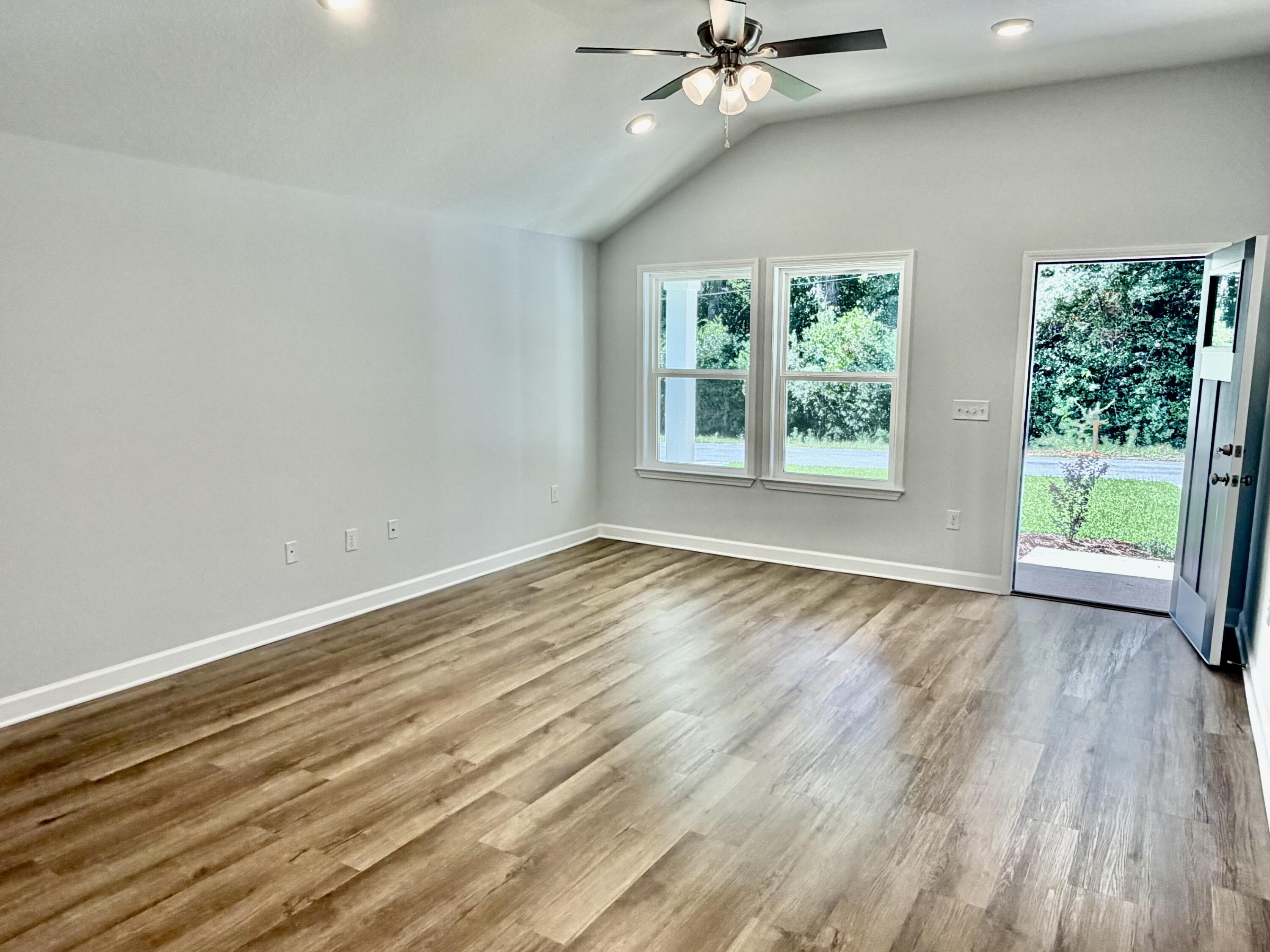 2913 Shoffner Avenue Crestview, FL 32539 - Photo 2 of 15 IMG_0068