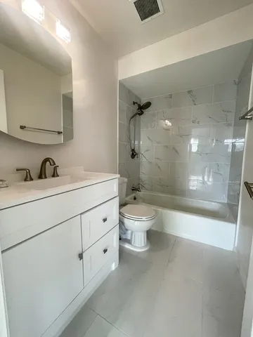 $2,100 | 9445 Kenton Avenue, Unit 206, Skokie, IL 60076