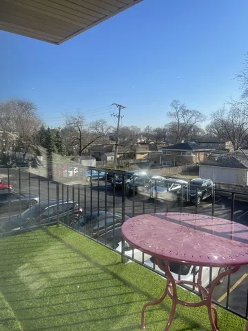 $2,100 | 9445 Kenton Avenue, Unit 206, Skokie, IL 60076