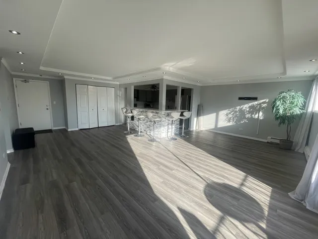 $2,100 | 9445 Kenton Avenue, Unit 206, Skokie, IL 60076