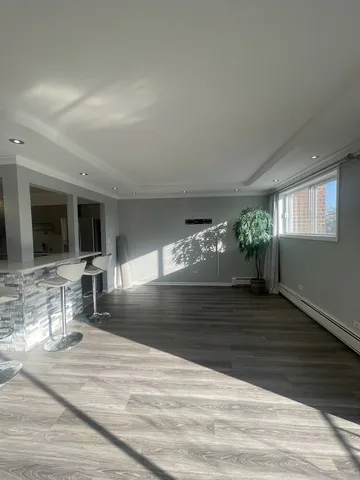 $2,100 | 9445 Kenton Avenue, Unit 206, Skokie, IL 60076