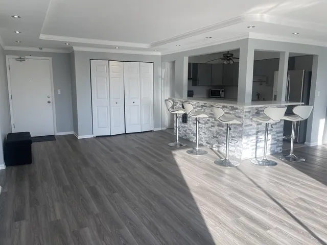 $2,100 | 9445 Kenton Avenue, Unit 206, Skokie, IL 60076