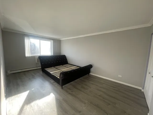 $2,100 | 9445 Kenton Avenue, Unit 206, Skokie, IL 60076