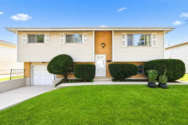 $324,900 | 78 Evergreen Street, Addison, IL 60101