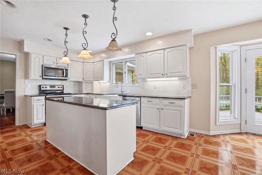 13125 Pearl Road Chardon, OH 44024 - Photo 4 of 48