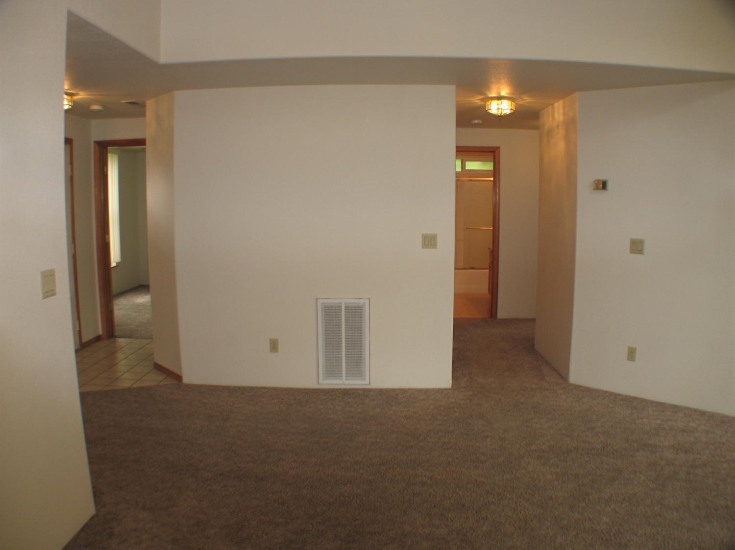 772 Tami Road Grants Pass, OR 97526 - Photo 25 of 33 Hallway to Master bedroom and hallway to