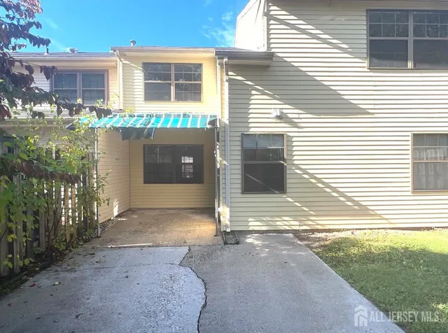 a view of a house with backyard