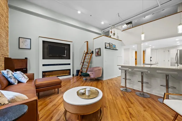 $369,900 | 601 Linden Place, Unit 119, Evanston, IL 60202