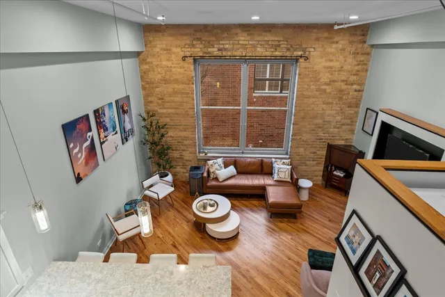 $369,900 | 601 Linden Place, Unit 119, Evanston, IL 60202