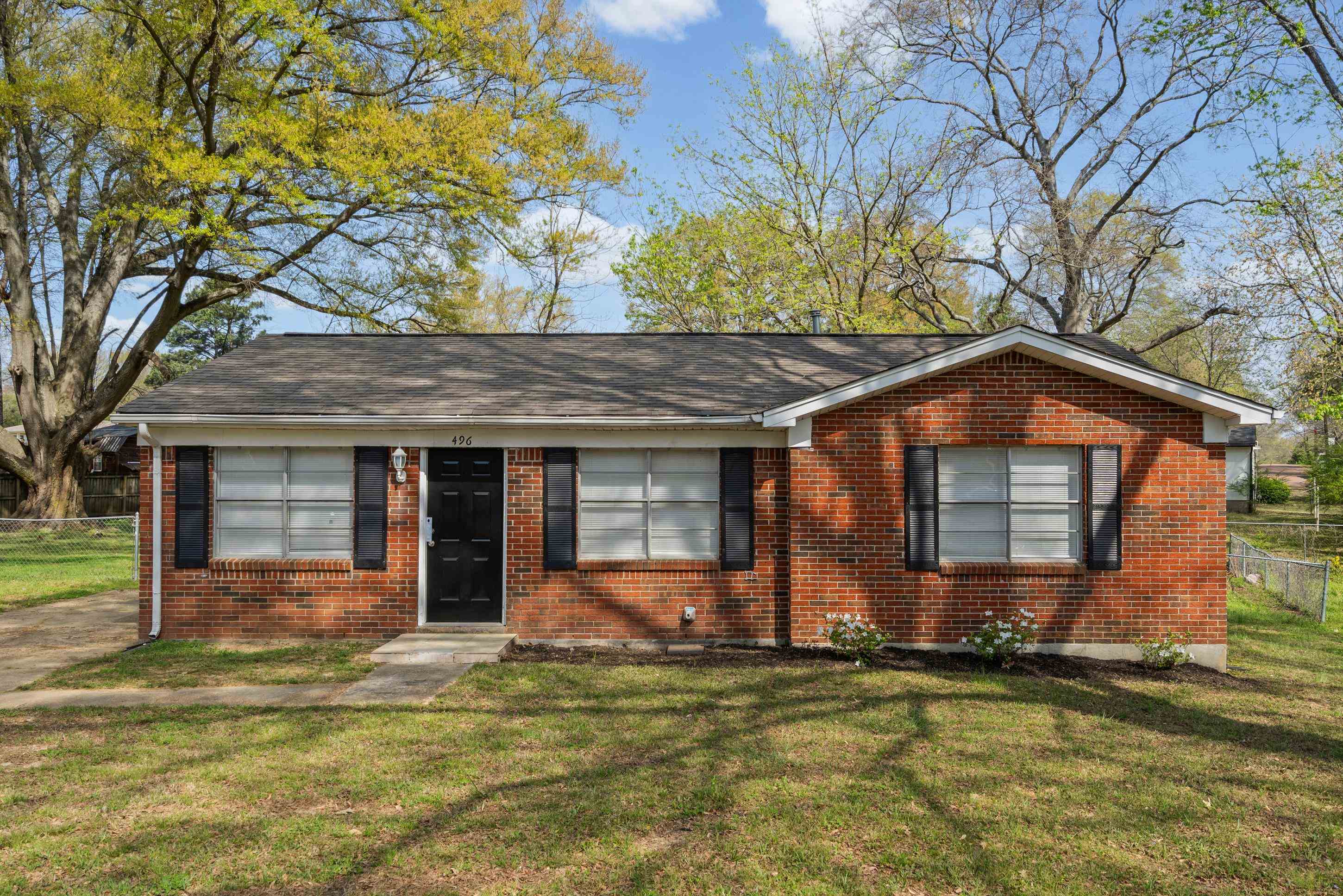 496 Greenview Cove Collierville, TN 38017 - Photo 1 of 24 a front view of house with yard
