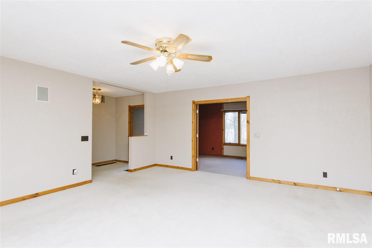 5204 South Stone School Road Trivoli, IL 61569 - Photo 11 of 36